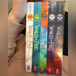 Wings of Fire 1-5 Book Set by Tui T. Sutherland Scholastic NWT Paperback Boxset